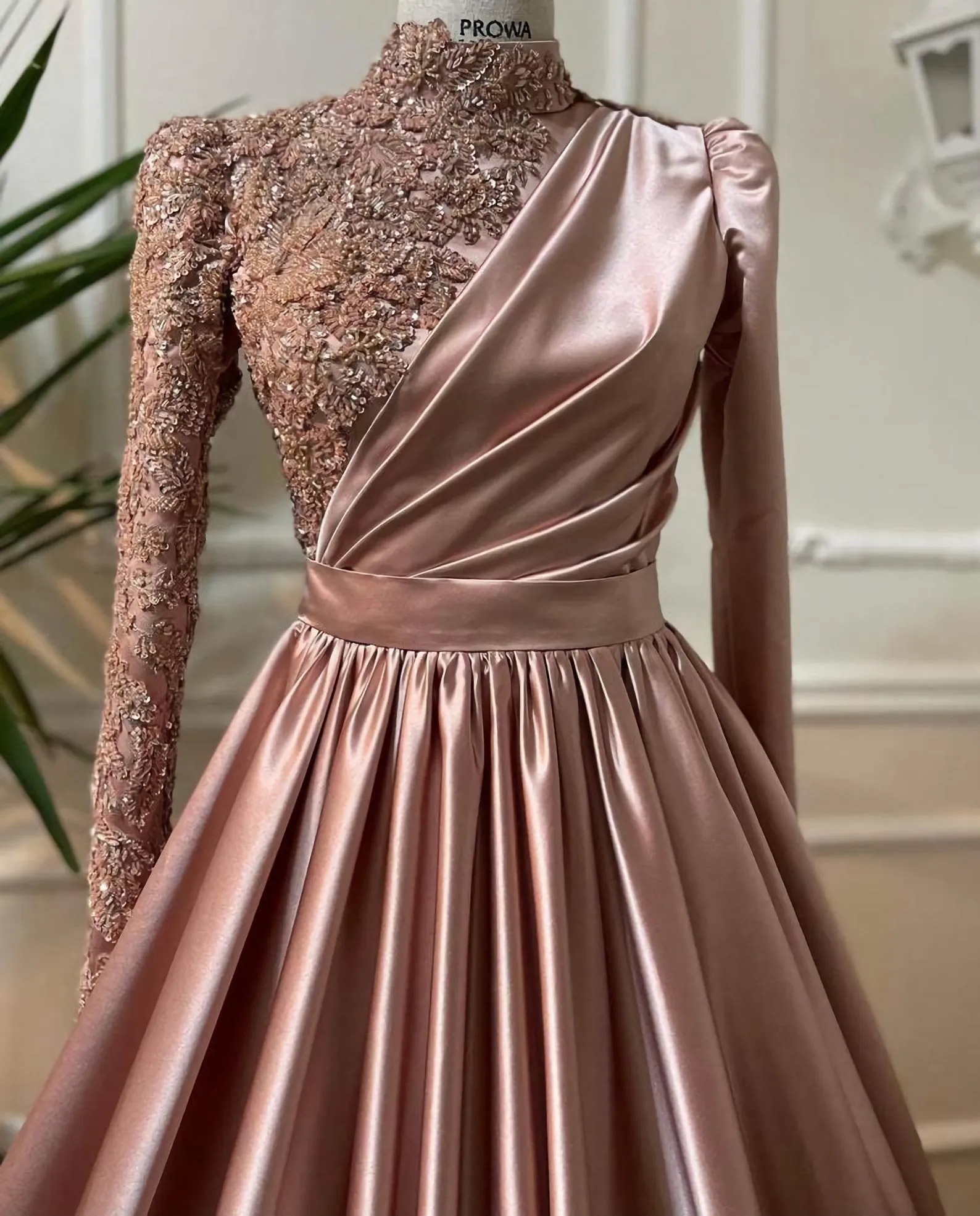 Rose Gold Silver Prom Dress Long Sleeves Dubai Evening Dresses Muslim Women Wedding Party Gowns 2025 Elegant Silver Grey Arabic Engagement