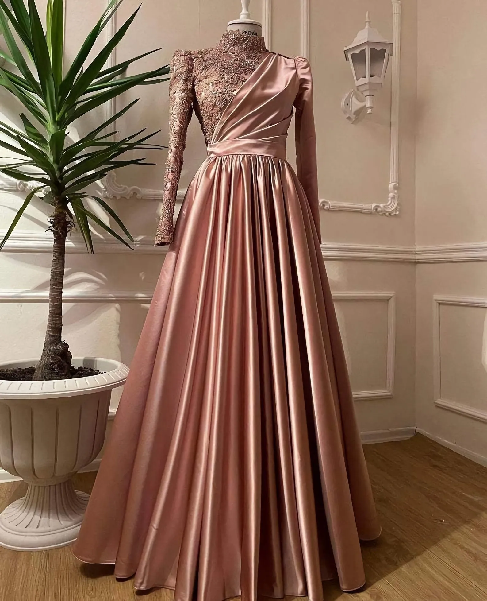 Rose Gold Silver Prom Dress Long Sleeves Dubai Evening Dresses Muslim Women Wedding Party Gowns 2025 Elegant Silver Grey Arabic Engagement